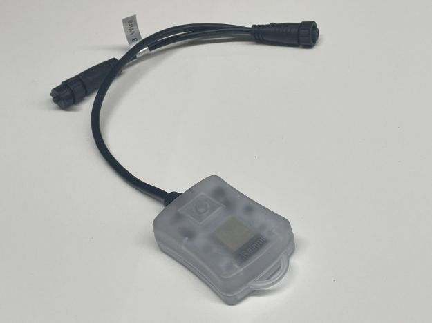Minleon WEC3 Mini Wi-Fi controller with input and output cables